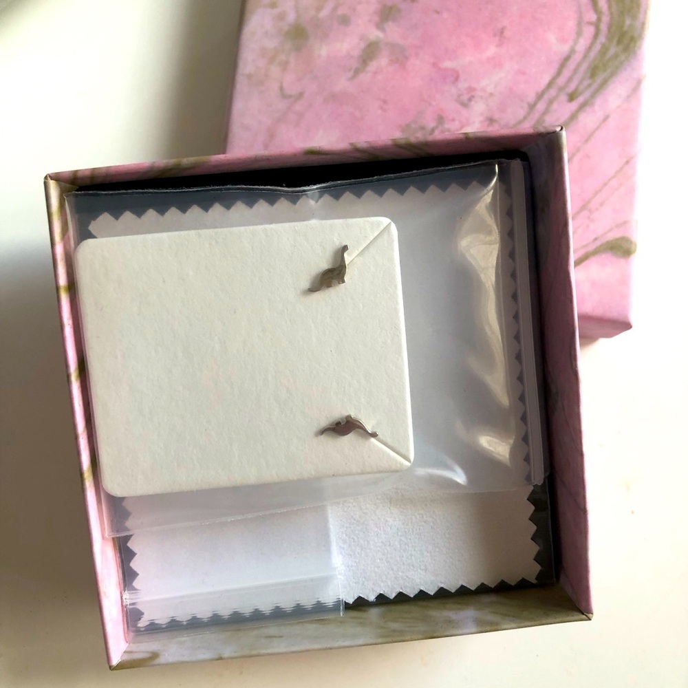 NIB Dinosaur 🦕 brontosaurus sterling silver earrings Host Pick!